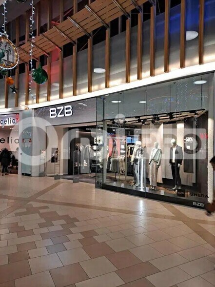 Retail in Reims for lease - Lobby - Image 1 of 2