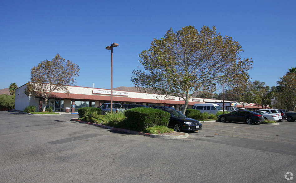 9415 Mission Blvd, Riverside, CA for lease - Primary Photo - Image 2 of 3