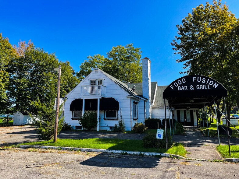 737 W Main St, Endicott, NY for sale - Building Photo - Image 1 of 1