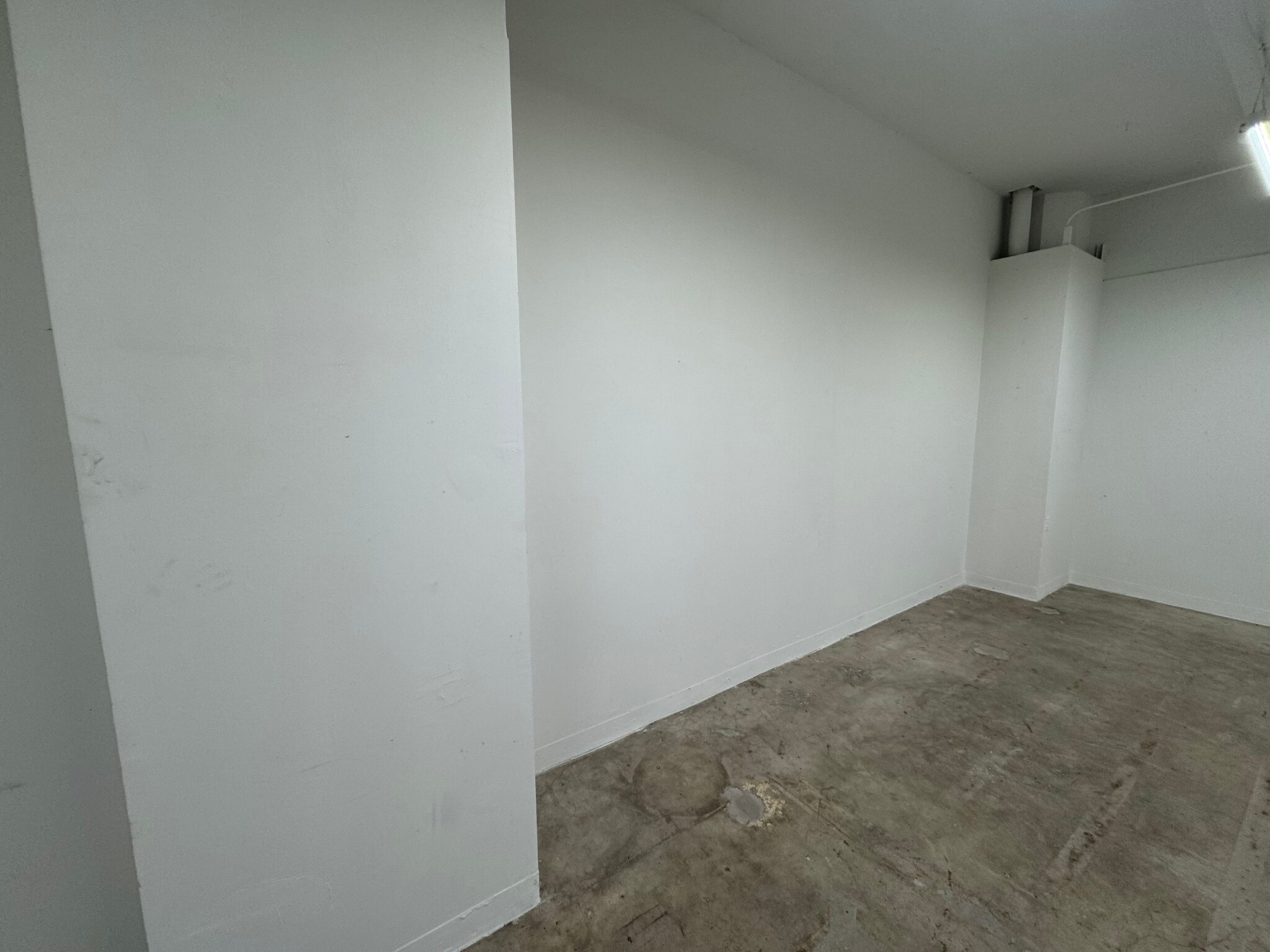 656 S Los Angeles St, Los Angeles, CA for lease Interior Photo- Image 1 of 6