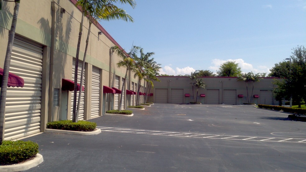 708 Spangler Blvd, Fort Lauderdale, FL for sale - Building Photo - Image 1 of 6