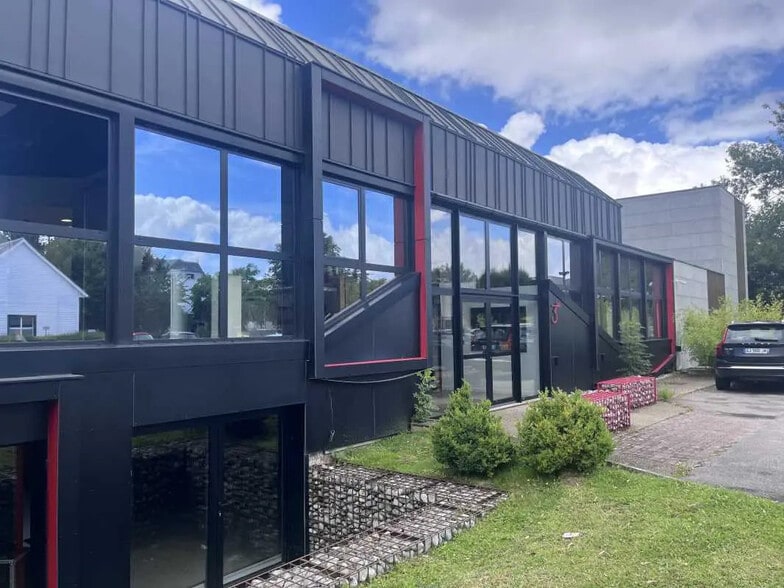 Office in Mont-Saint-Aignan for lease - Building Photo - Image 1 of 10