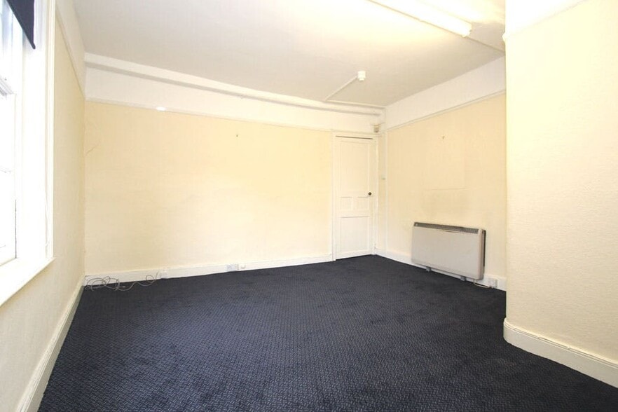 7 High St, Emsworth for lease - Interior Photo - Image 3 of 10