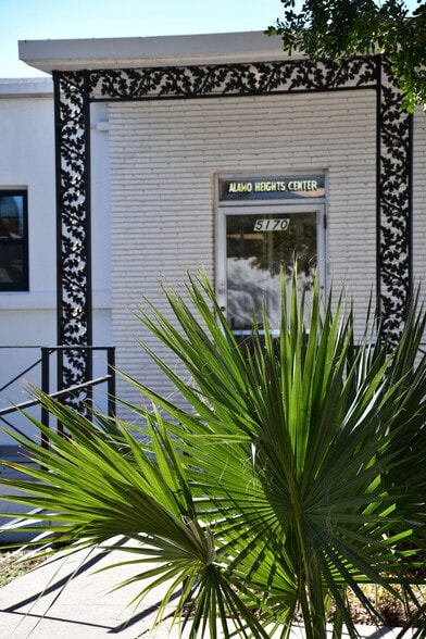 5154-5170 Broadway St, San Antonio, TX for lease - Building Photo - Image 2 of 21