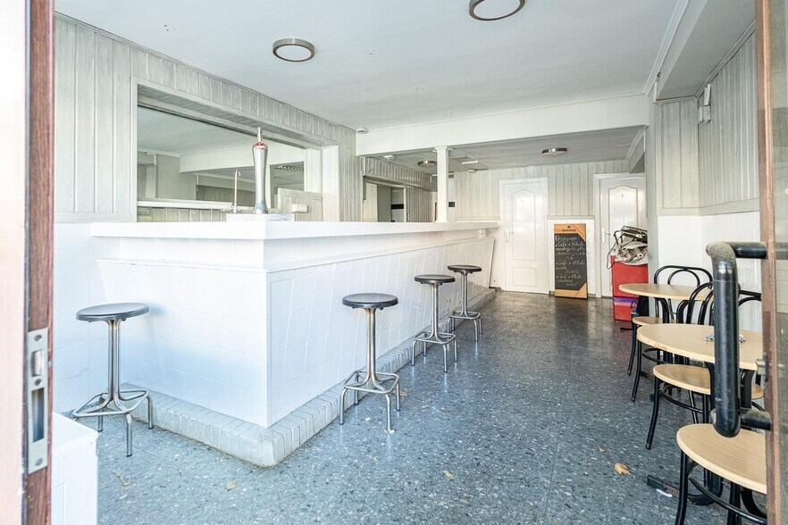 Retail in Marbella, Málaga for sale - Interior Photo - Image 2 of 12