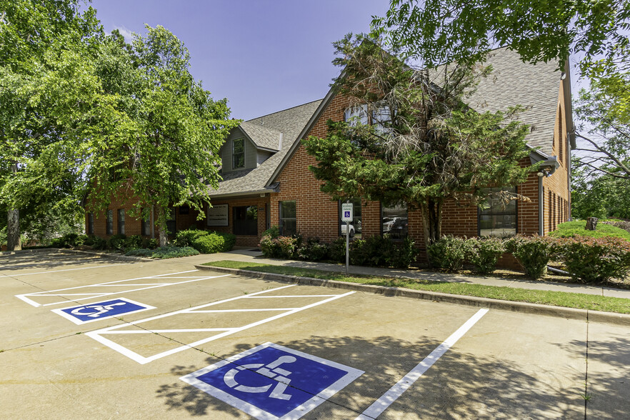 1900 E 15th St, Edmond, OK for sale - Building Photo - Image 1 of 1