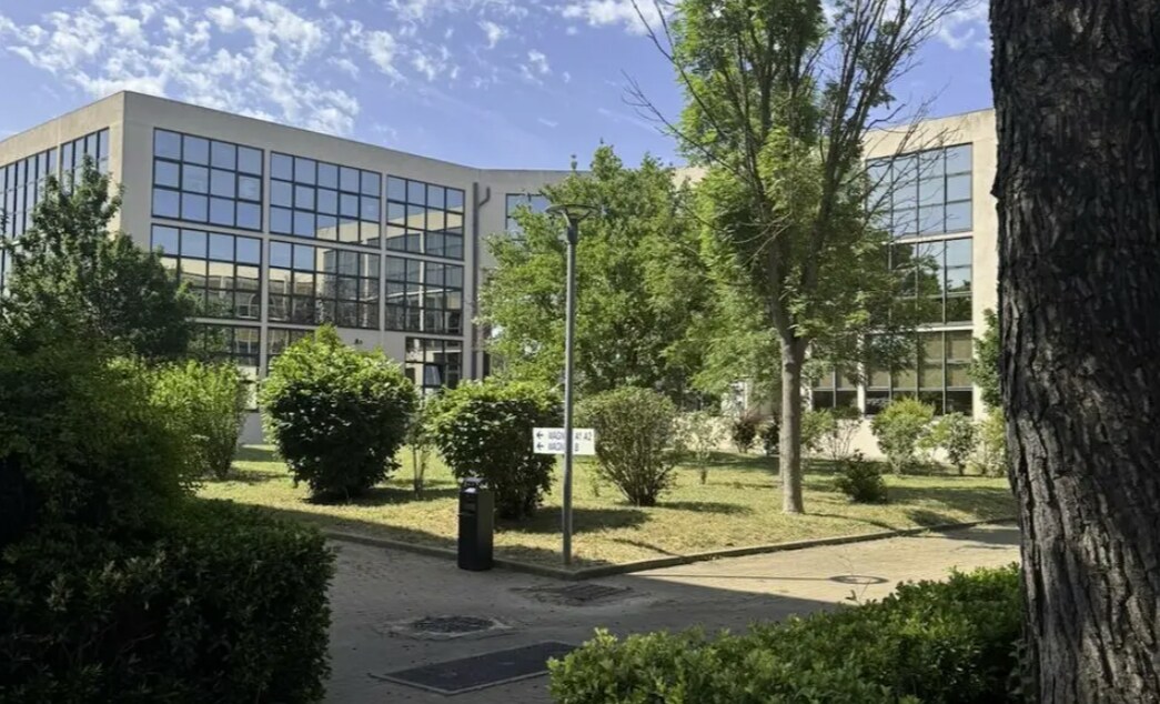 Office in Aix-en-Provence for lease Building Photo- Image 1 of 8