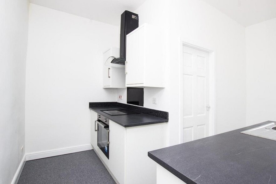 21 Blackburn Rd, Darwen for sale - Interior Photo - Image 1 of 1