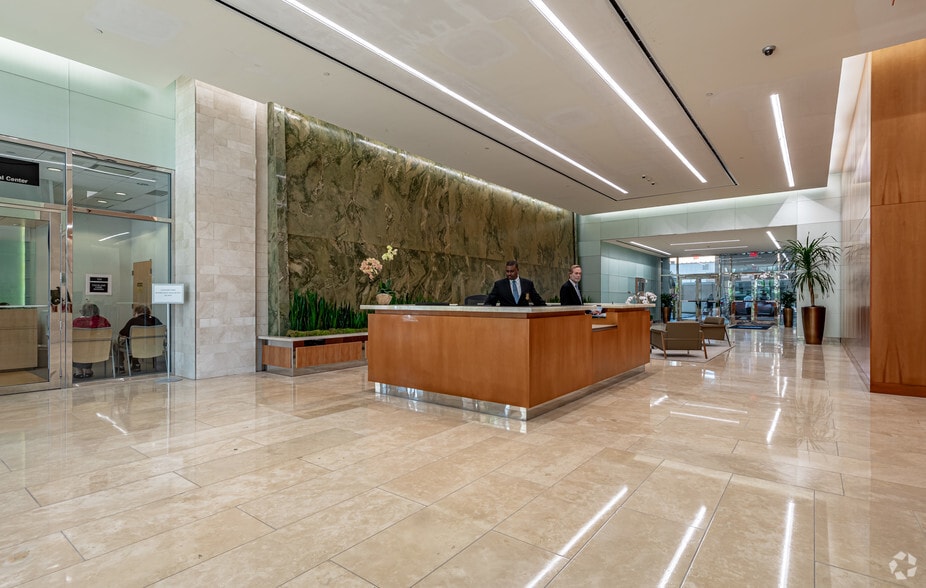 525 Okeechobee Blvd, West Palm Beach, FL for lease - Lobby - Image 2 of 12