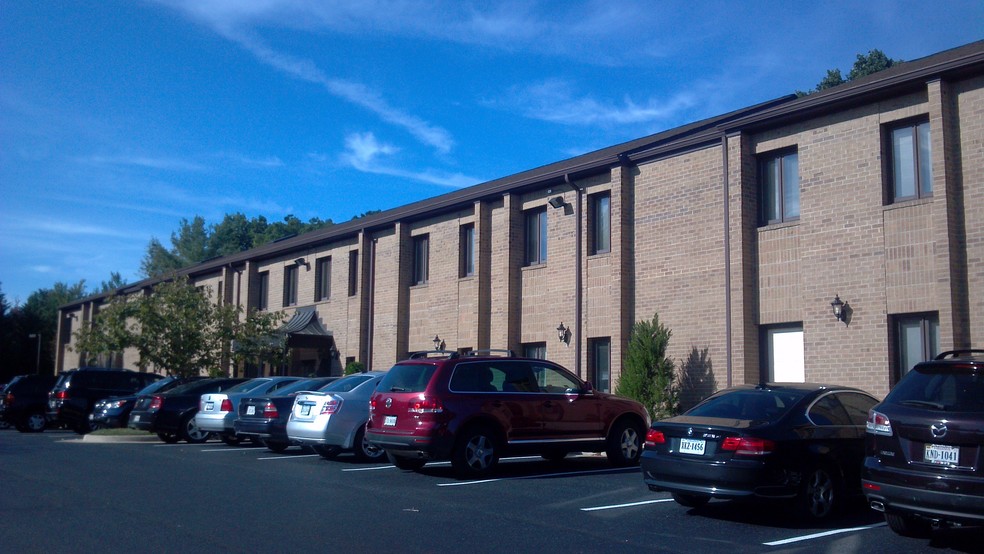 5252 Lyngate Ct, Burke, VA for lease - Building Photo - Image 3 of 6