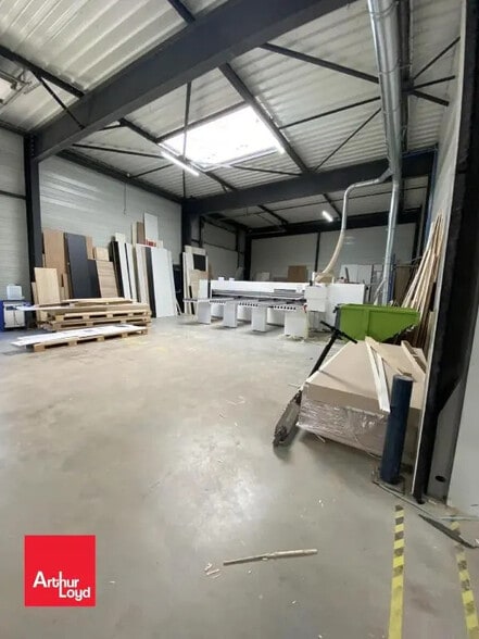 Flex in Gellainville for lease - Interior Photo - Image 3 of 4