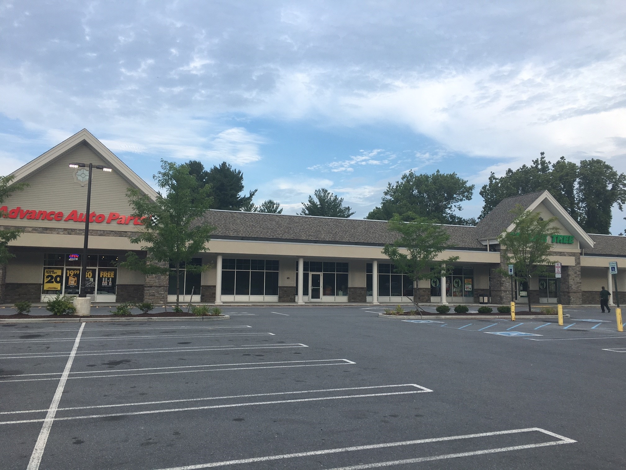 3999-4001 Albany Post Rd, Hyde Park, NY 12538 - Hyde Park Mall | LoopNet