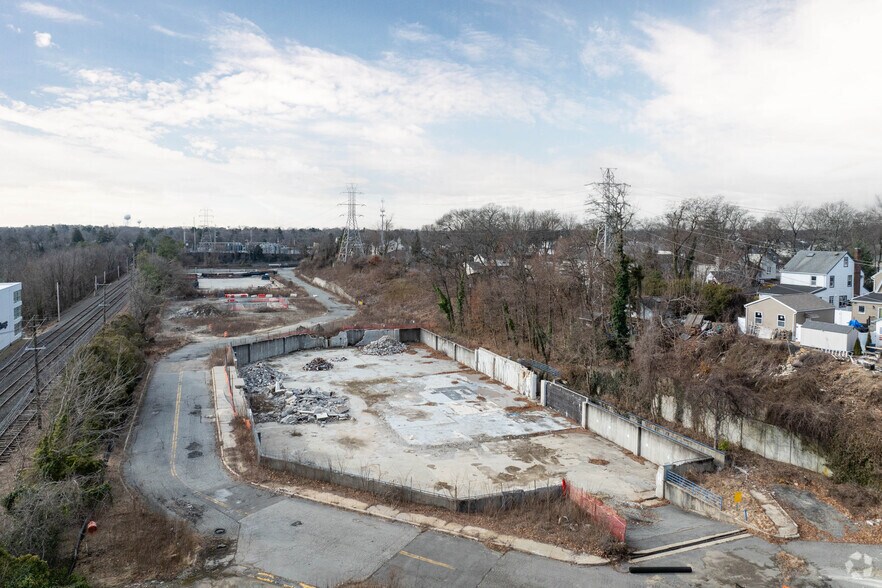 3 Expressway Plz, Roslyn Heights, NY for sale - Primary Photo - Image 1 of 1