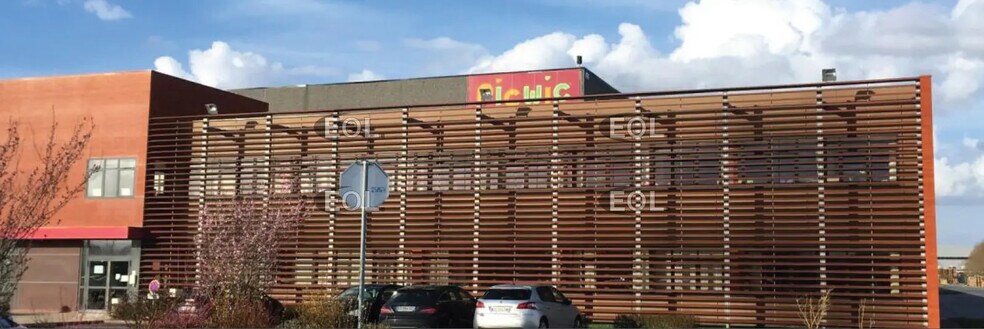 Industrial in Houplines for lease - Building Photo - Image 1 of 8