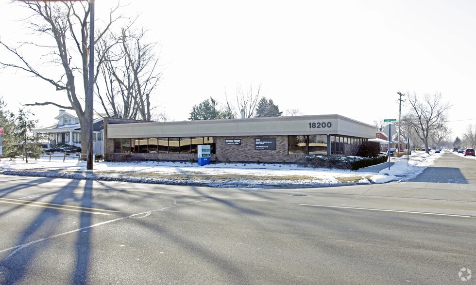 18200 E 10 Mile Rd, Eastpointe, MI for lease - Building Photo - Image 2 of 5