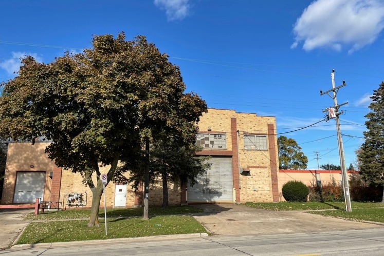 4330 W Green Tree Rd, Milwaukee, WI for sale Building Photo- Image 1 of 1