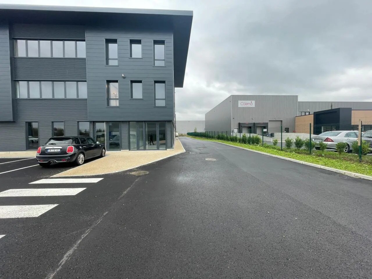 Office in Tigery for lease Building Photo- Image 1 of 19