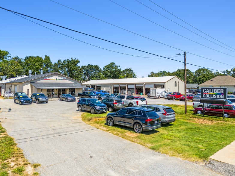 1134 N Main St, Fountain Inn, SC for sale - Building Photo - Image 3 of 4