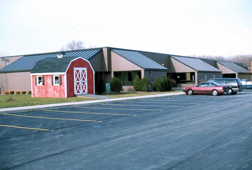 Elk Grove Village Medical Campus portfolio of 4 properties for sale on LoopNet.com - Primary Photo - Image 1 of 4