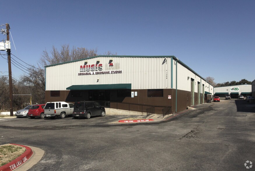 1306 W Oltorf St, Austin, TX 78704