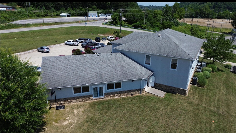 383 Corbin Center Dr, Corbin, KY for lease - Building Photo - Image 3 of 17