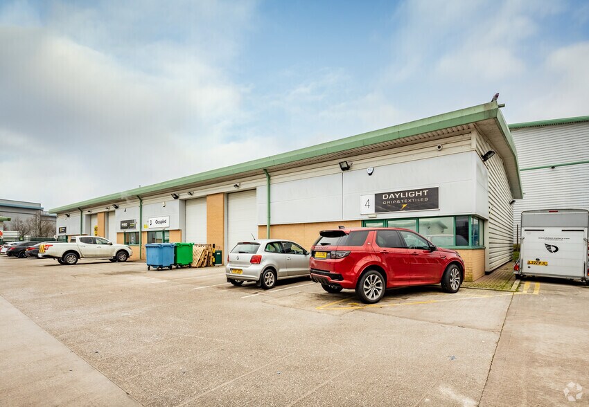 Lamplight Way, Manchester for lease - Building Photo - Image 2 of 4