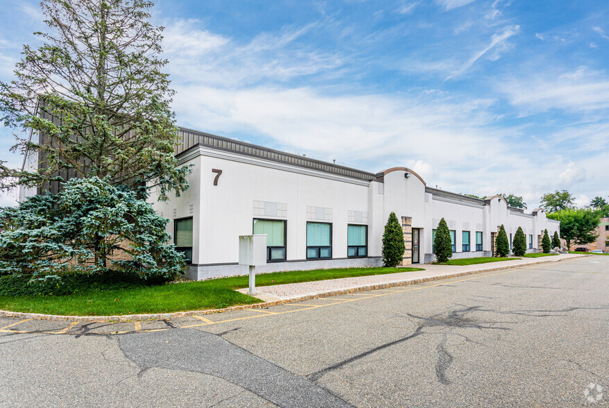 7 Middlebury Blvd, Randolph, NJ for sale - Primary Photo - Image 1 of 1