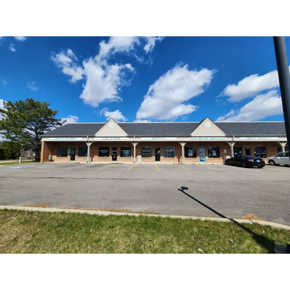 2450 Grass Lake Rd, Lindenhurst, IL for lease - Building Photo - Image 2 of 18