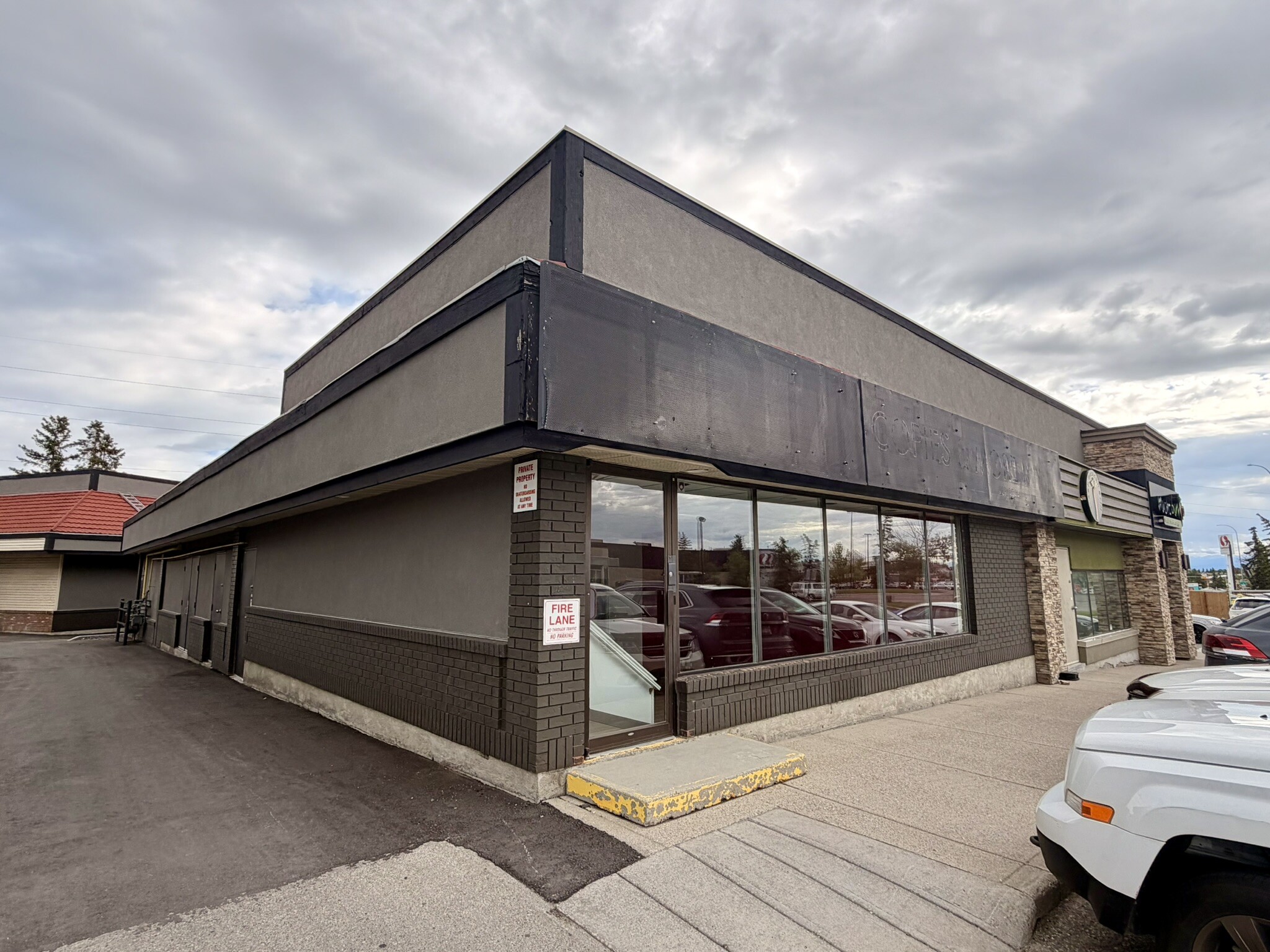20 Crowfoot Cres NW, Calgary, AB for lease Building Photo- Image 1 of 6