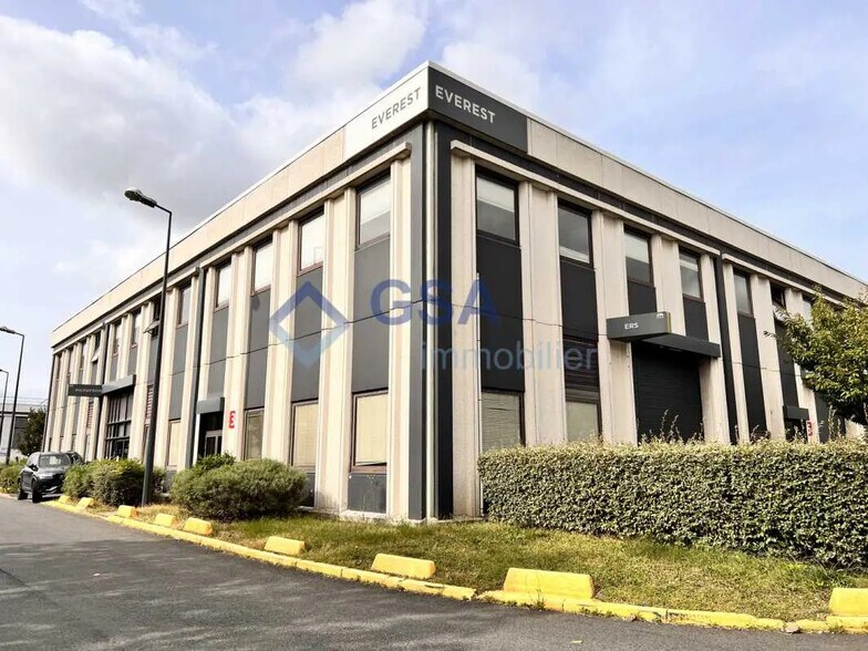 Office in Lisses for lease - Building Photo - Image 1 of 9