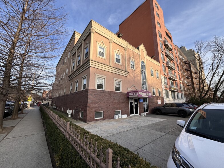 421 Ocean Pky, Brooklyn, NY for sale - Building Photo - Image 1 of 12