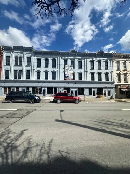 623-637 Main St, Honesdale, PA for lease - Building Photo - Image 1 of 1