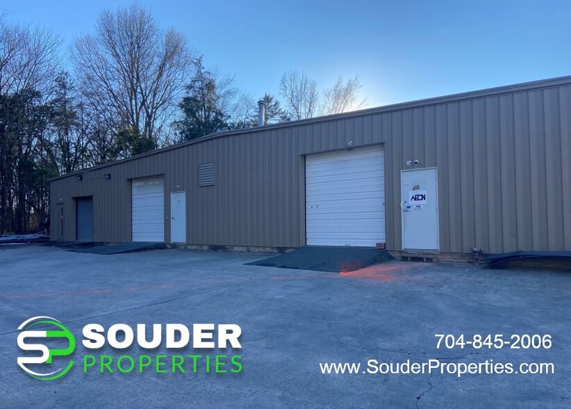 11709 Fruehauf Dr, Charlotte, NC for lease - Building Photo - Image 1 of 1