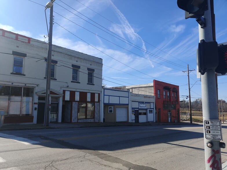 2115-2125 E 31st St, Kansas City, MO for sale - Building Photo - Image 2 of 15