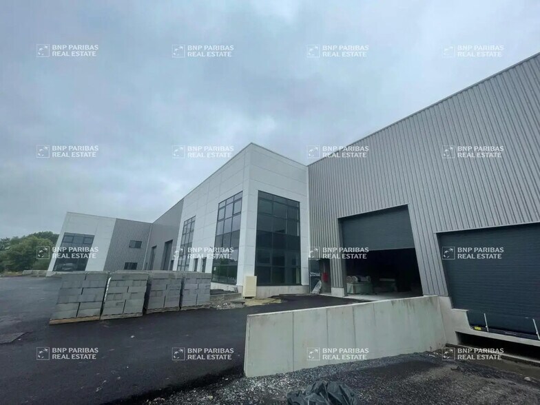 Office in Bondues for lease - Building Photo - Image 3 of 13