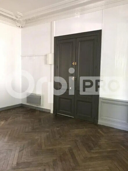 Office in Tours for lease - Interior Photo - Image 2 of 7