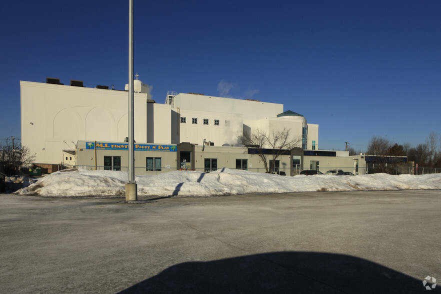 25 Mallard Rd, Toronto, ON for lease - Building Photo - Image 2 of 3