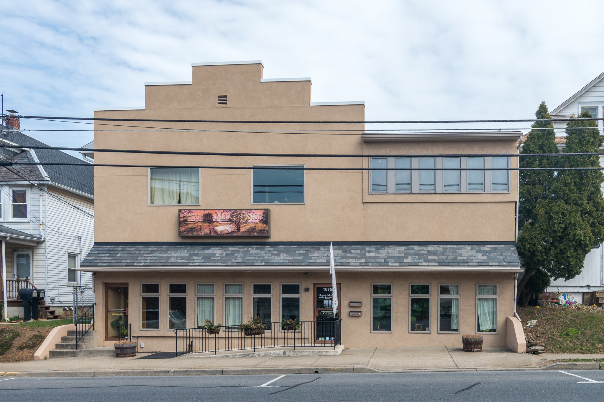 1075 Main St, Hellertown, PA for sale Building Photo- Image 1 of 1