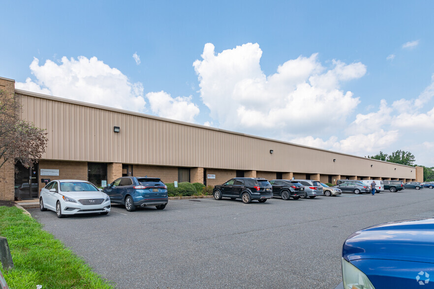 256-284 Quigley Blvd, New Castle, DE for lease - Building Photo - Image 2 of 8