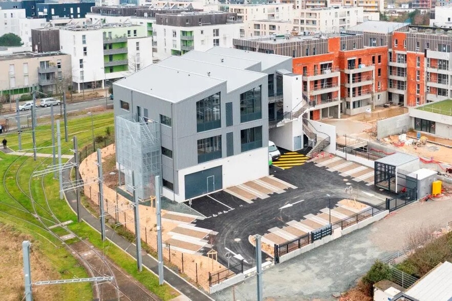 183 Avenue Des Hauts De Saint-Aubin, Angers for sale - Building Photo - Image 3 of 11