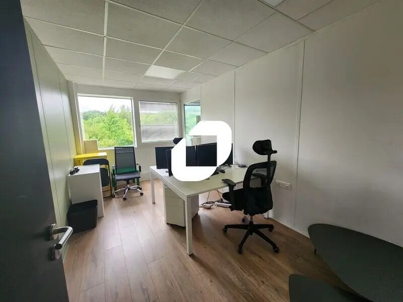 Office in Bièvres for lease Interior Photo- Image 1 of 6