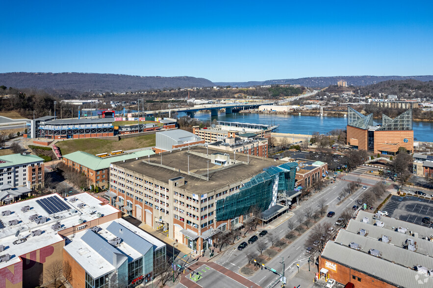 215 Broad St, Chattanooga, TN for lease - Aerial - Image 3 of 12