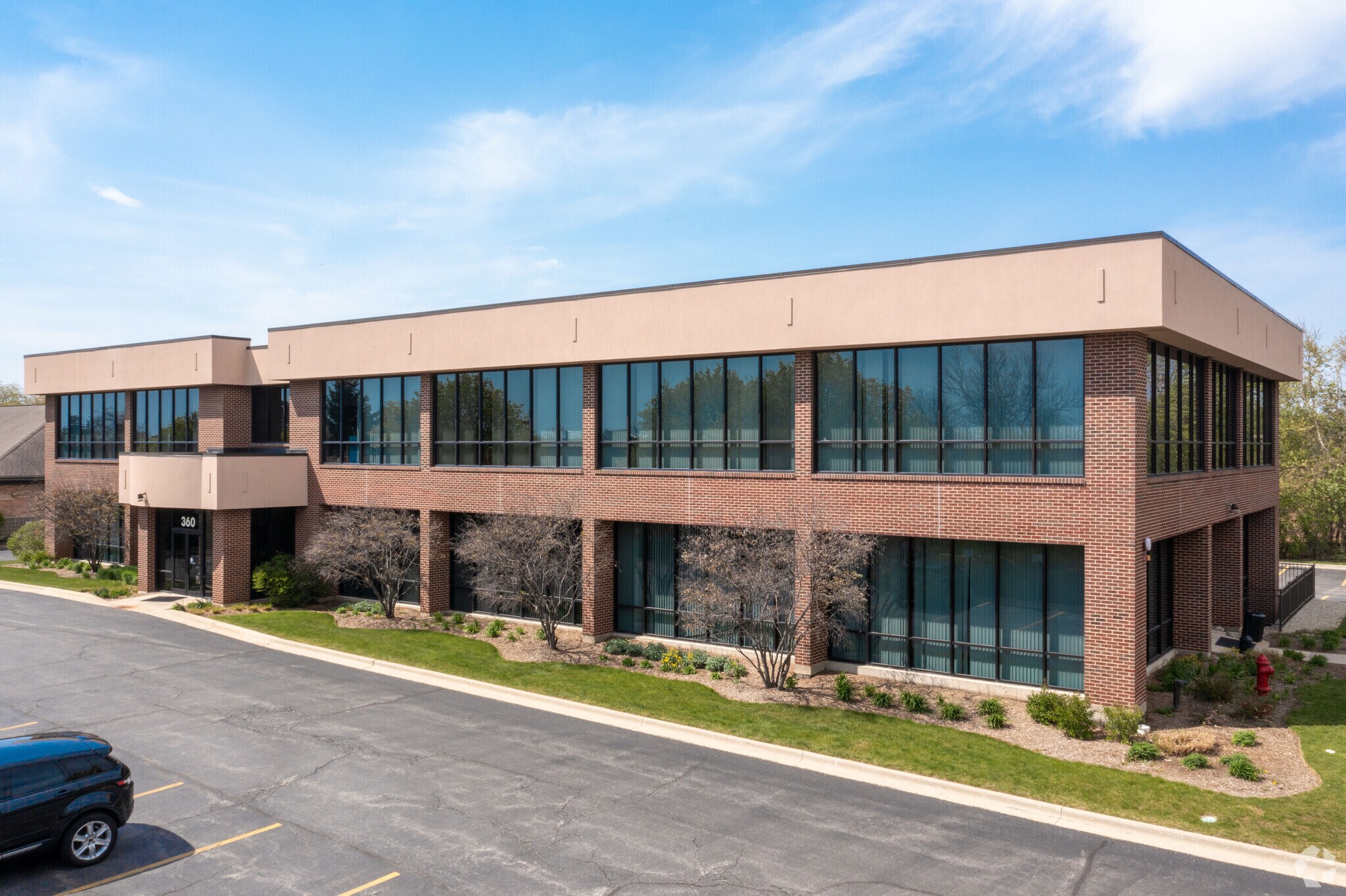 360 Memorial Dr, Crystal Lake, IL for sale Primary Photo- Image 1 of 1