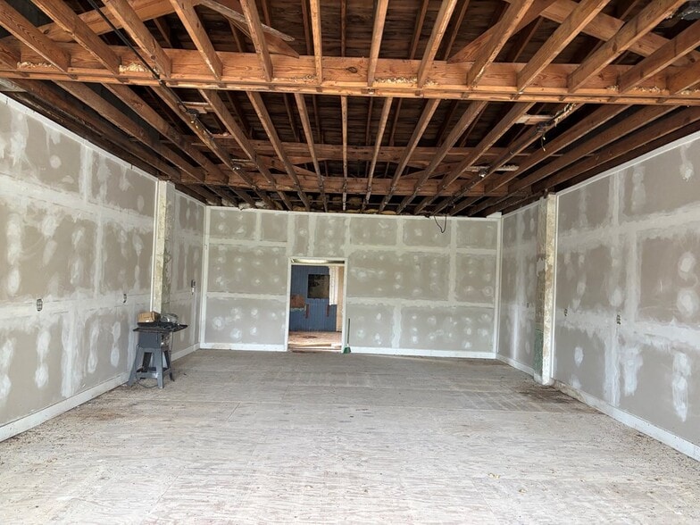 200 Burbridge Ave, Chillicothe, OH for sale - Interior Photo - Image 2 of 3