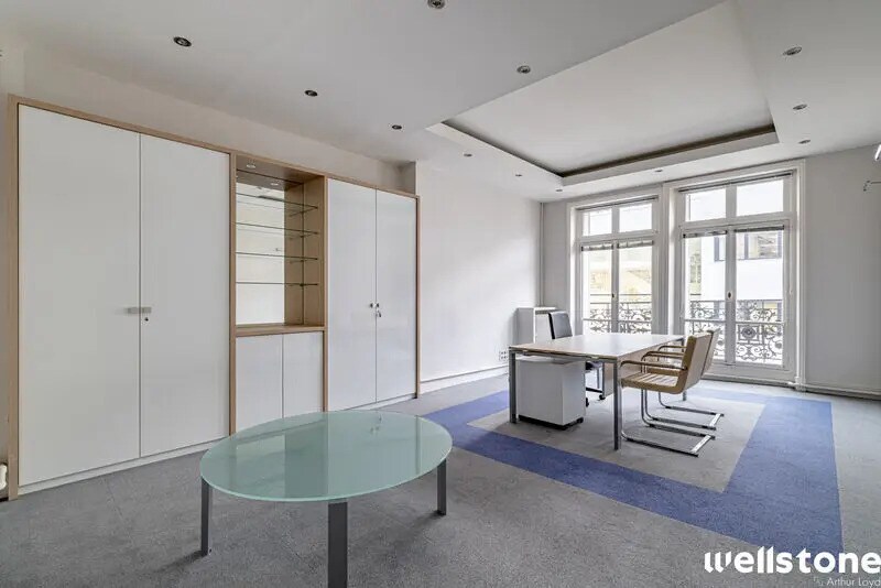 Office in Paris for lease Interior Photo- Image 1 of 15