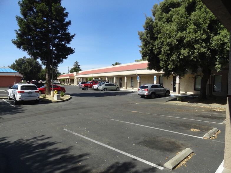 543 Garden Hwy, Yuba City, CA for lease - Building Photo - Image 1 of 9