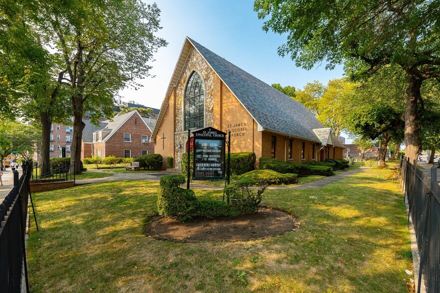 8407 Broadway, Elmhurst, NY for sale - Building Photo - Image 3 of 5