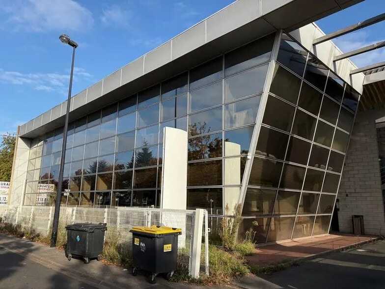 Office in Champigny-sur-Marne for lease - Building Photo - Image 1 of 4