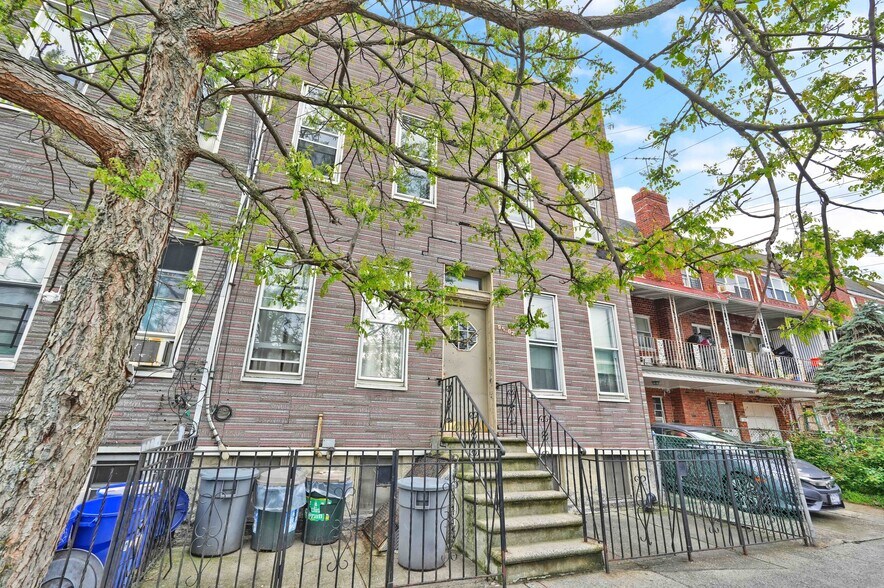 9502 43rd Ave, Elmhurst, NY for sale - Primary Photo - Image 1 of 1