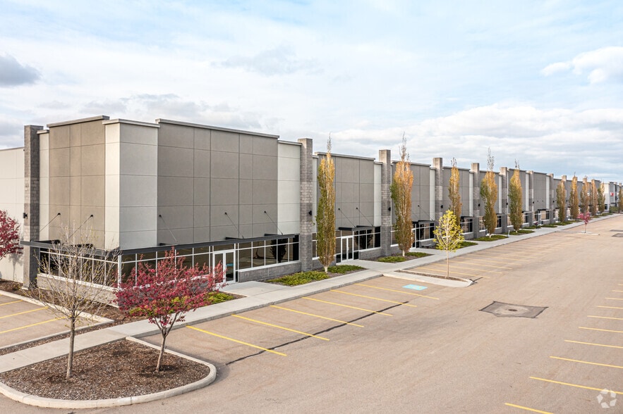 4004-4124 51 Av NW, Edmonton, AB for lease - Primary Photo - Image 1 of 4